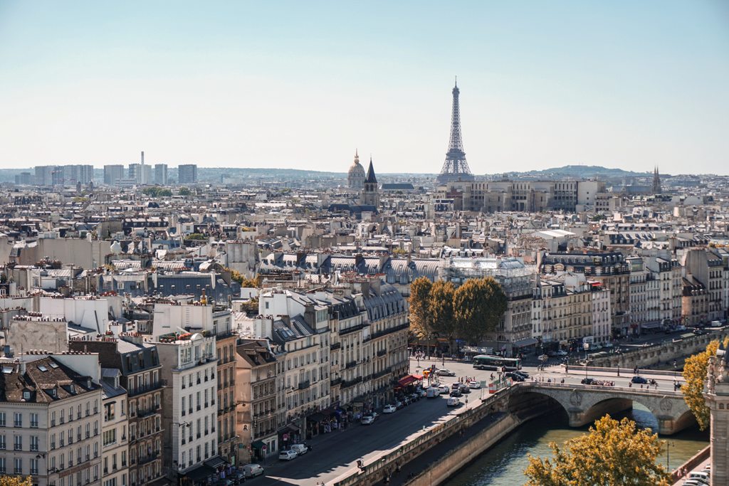 Potovanje_v_Pariz_-_A_trip_to_Paris_-_Photo_by_Alexander_Kagan_on_Unsplash.jpg