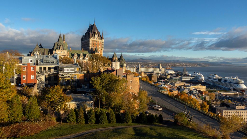 Potovanje_v_Quebec_-_Travel_to_Quebec_-_Photo_by_Rich_Martello_on_Unsplash.jpg