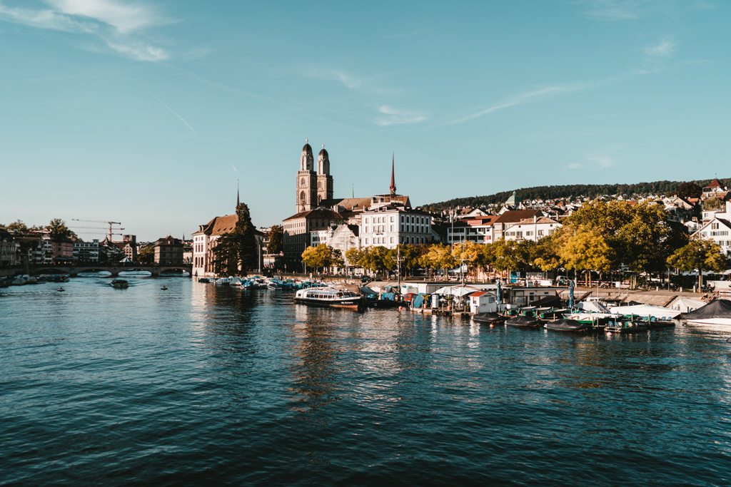Potovanje_v_Zurich_-_Travel_to_Zurich_-_Photo_by_Claudio_Schwarz_on_Unsplash.jpg